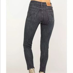 Levi’s Wedgie Fit Skinny Jeans - Dark Grey